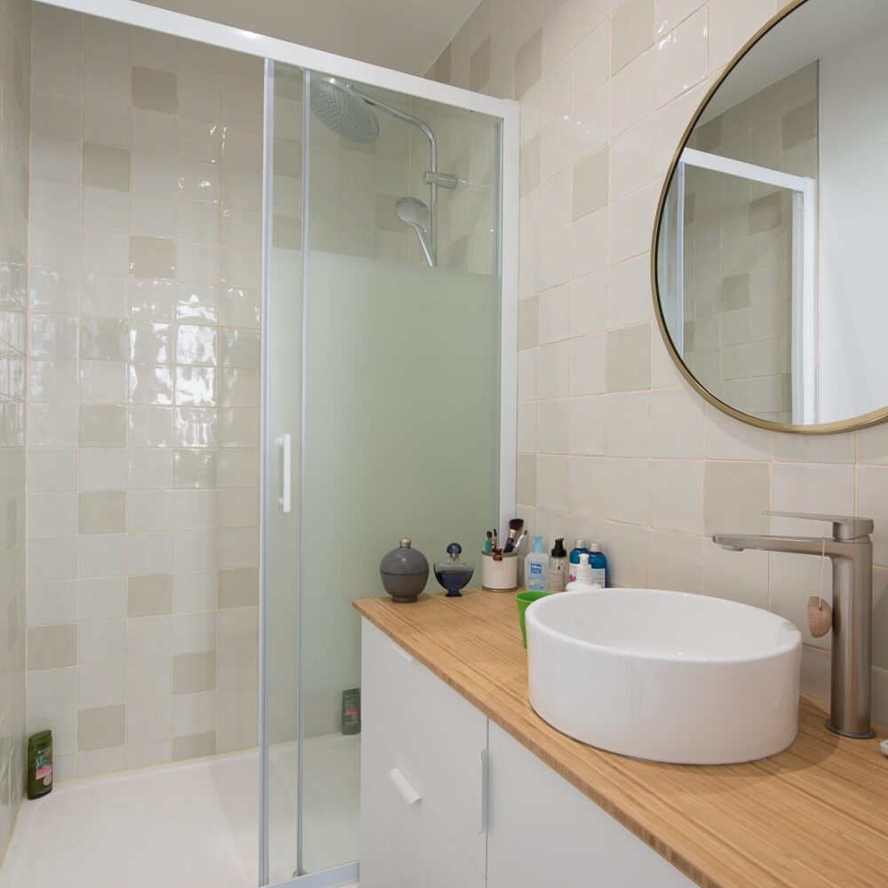 vue de la salle d'eau du loft 1930. 21juin.immo