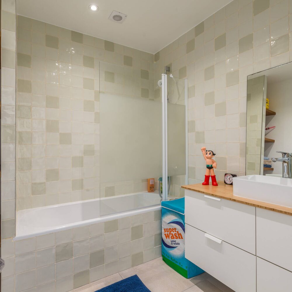 salle de bain du loft en vente à issy les moulineaux. 21juin.immo