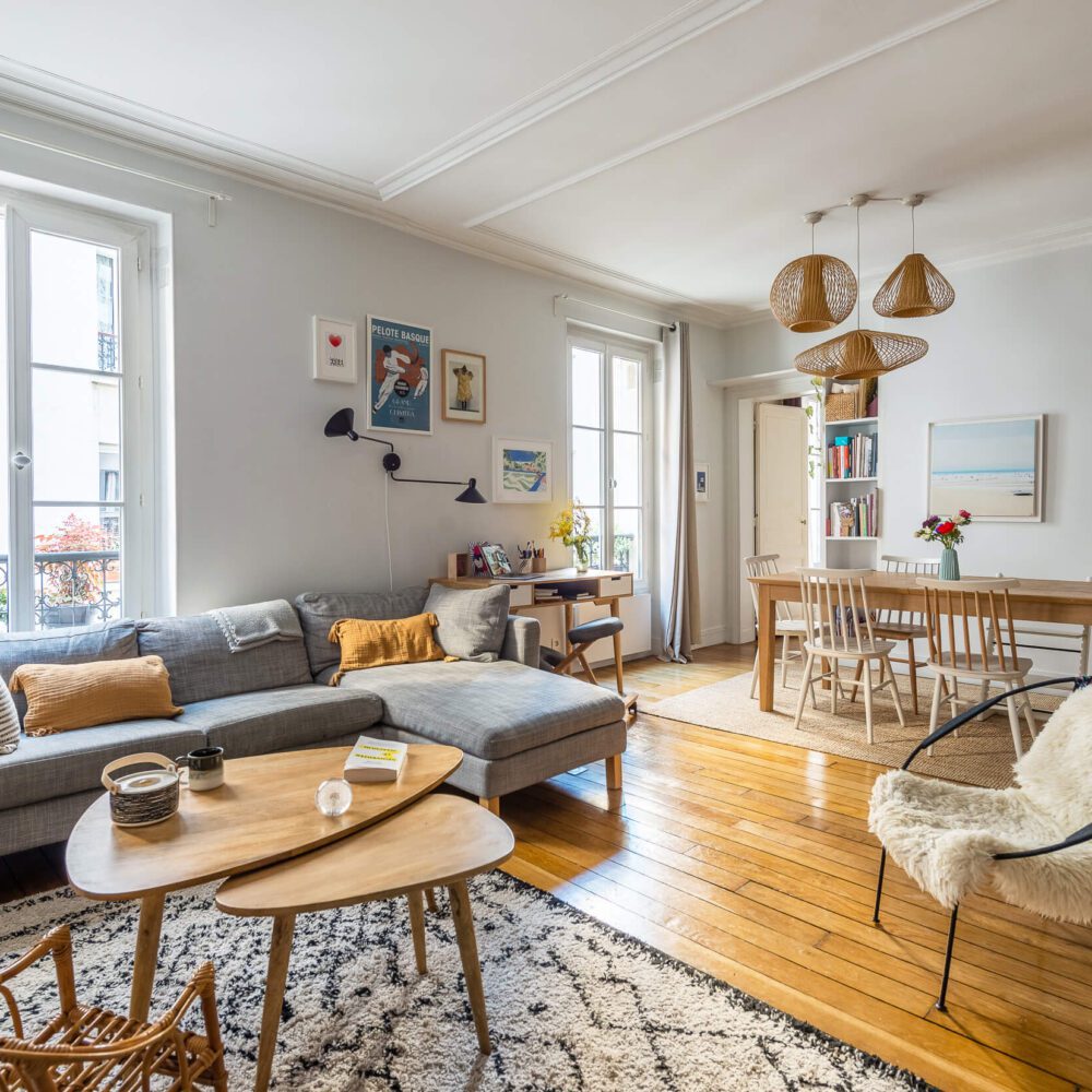 vue large sur le double séjour d'un appartement en vente entre le canal saint)martin et les buttes chaumont. Patrice Juin, 21juin.immo