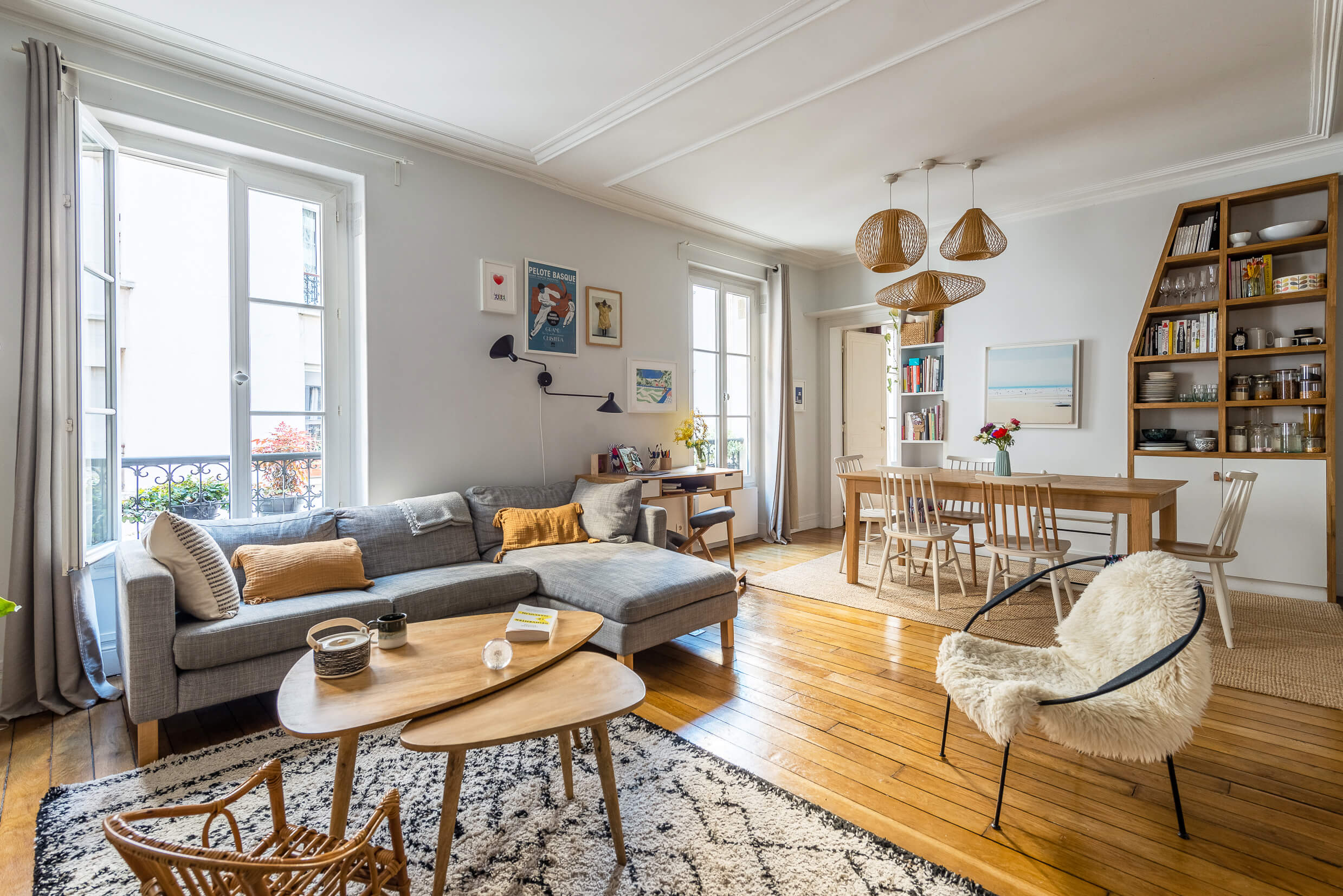 vue large sur le double séjour d'un appartement en vente entre le canal saint)martin et les buttes chaumont. Patrice Juin, 21juin.immo