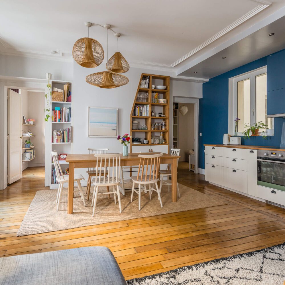 zoom sur la partie salle à manger d'un appartement canal saint-martin. Vente réalisée par l'agence immobiliere 21juin