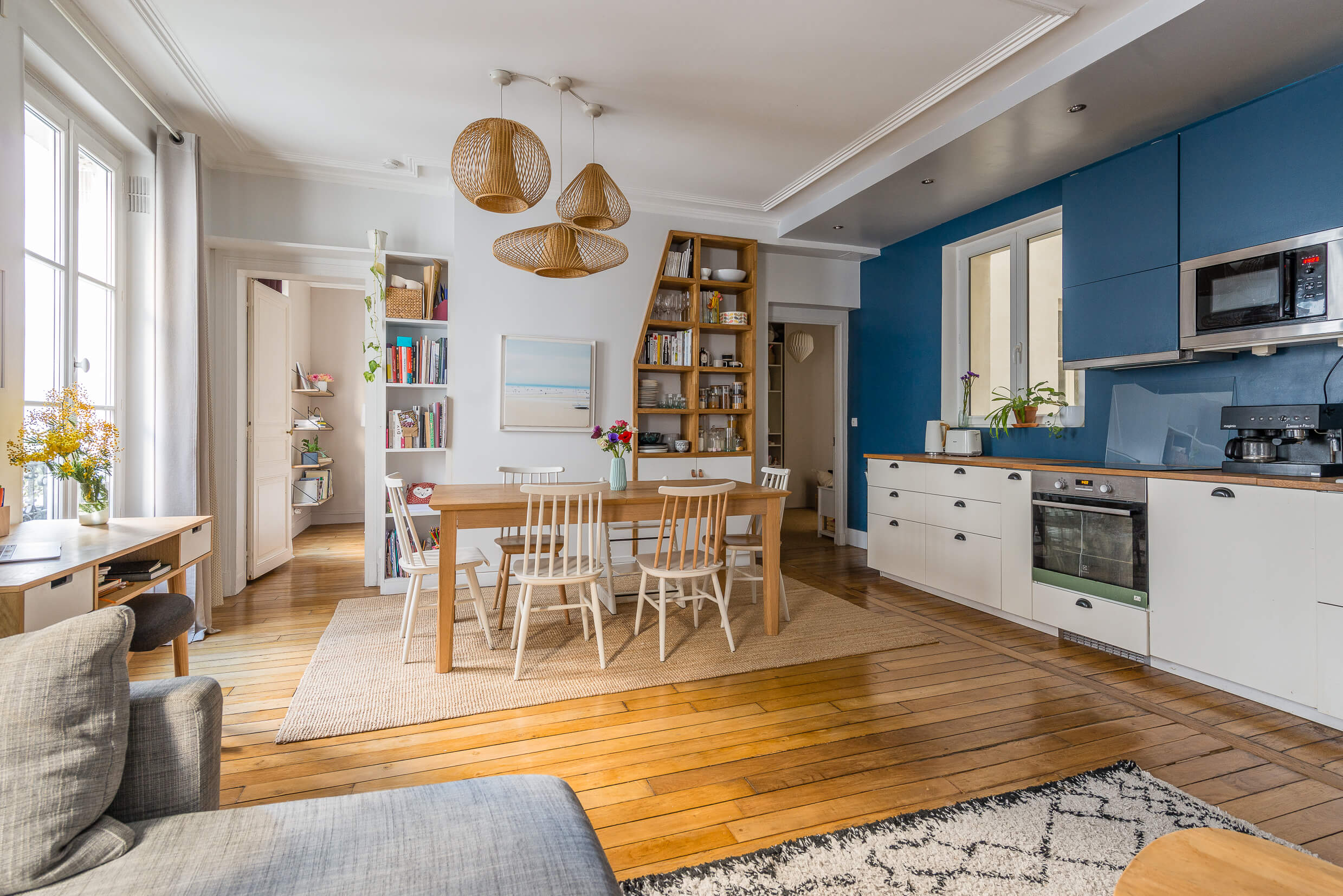 zoom sur la partie salle à manger d'un appartement canal saint-martin. Vente réalisée par l'agence immobiliere 21juin