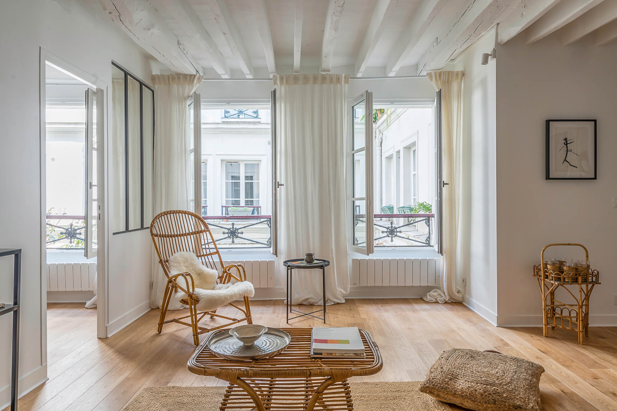 Paris, dans le marais historique vente d'un appartement. Vue du salon. Immobilière 21juin