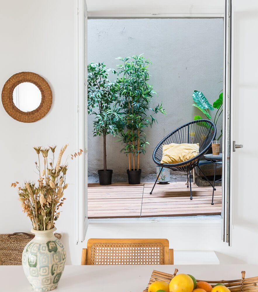 Paris, dans le marais historique vente d'un appartement. Détail vers l'extérieur. Immobilière 21juin