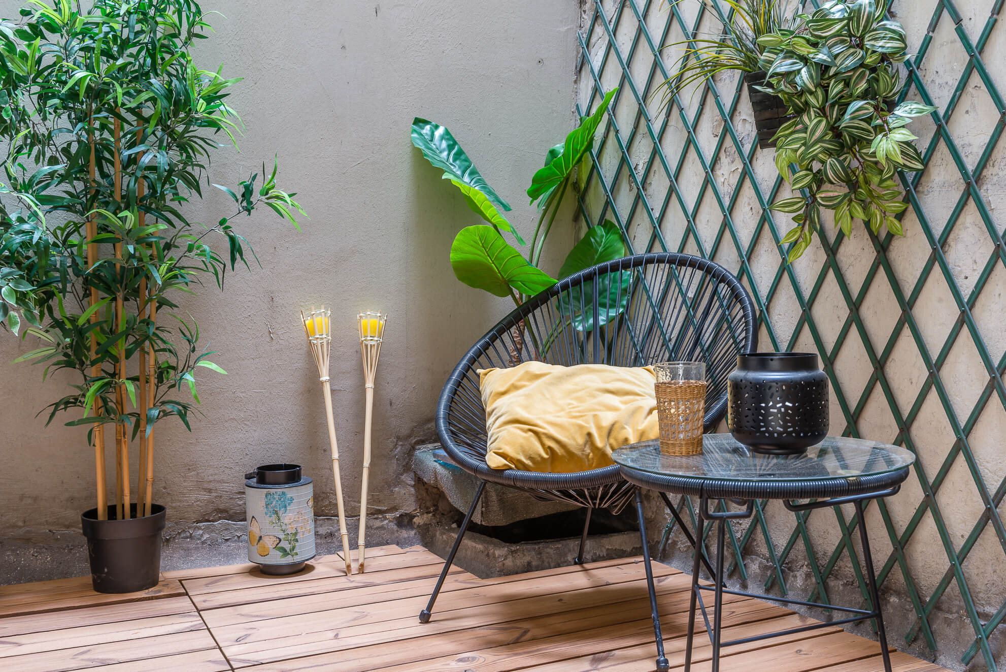 Paris, dans le marais historique vente d'un appartement. Vue de la terrasse. Immobilière 21juin