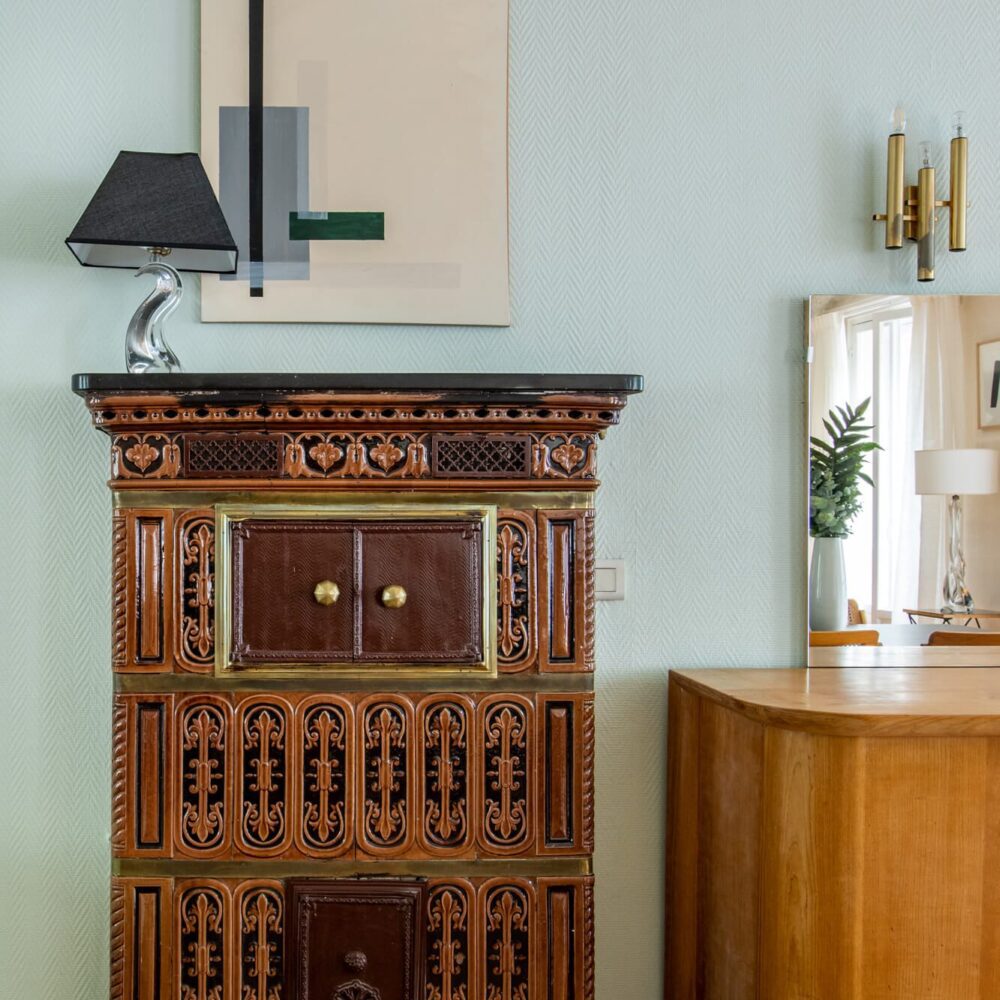 Le poêle prussien de la salle à manger. Appartement actuellement en vente à Paris 12. Immobilière 21juin