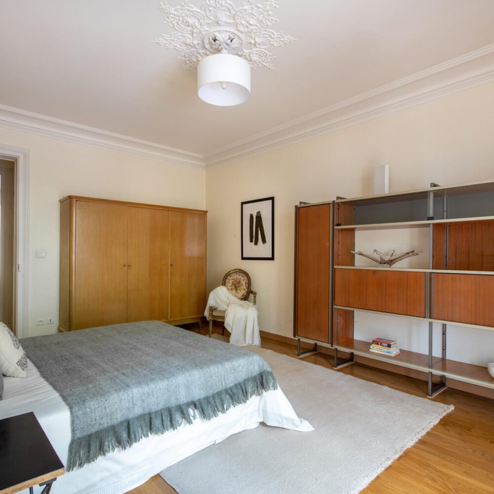 chambre de 20 mètres carré avec possibilité de bureau. Appartement vendu par l'immobiliere 21juin à Paris 12