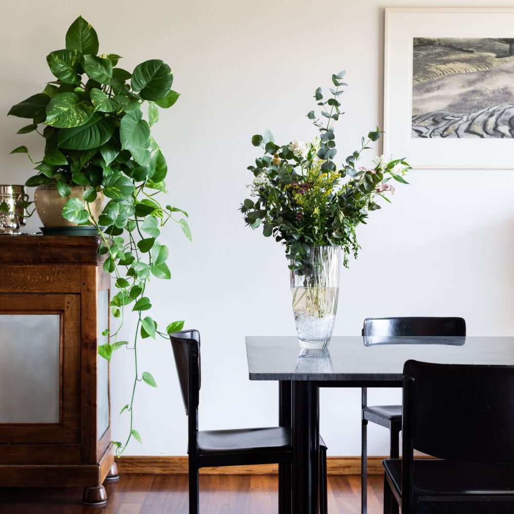 Détail design de la salle à manger. Vente d'un appartement haut de gamme assurée par 21juin.immo. Parc de Béarn