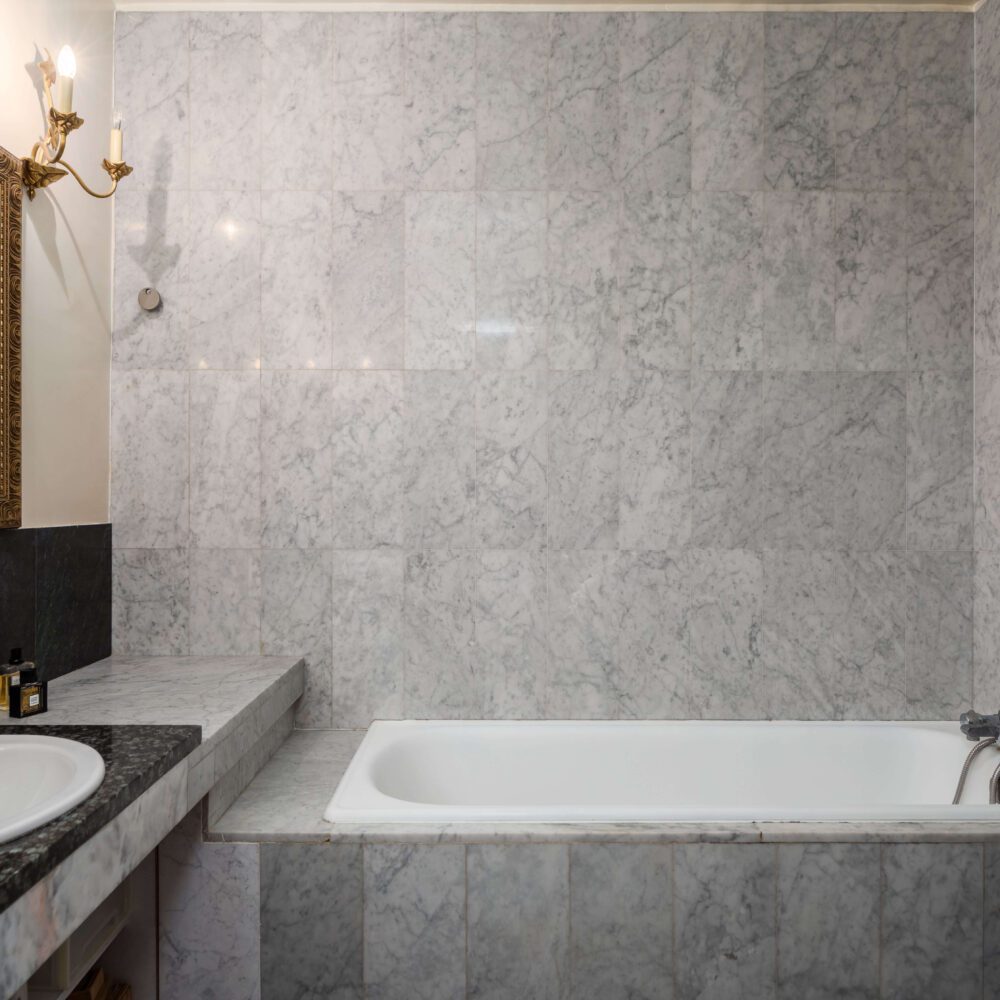 Salle de bain de la suite parentale.