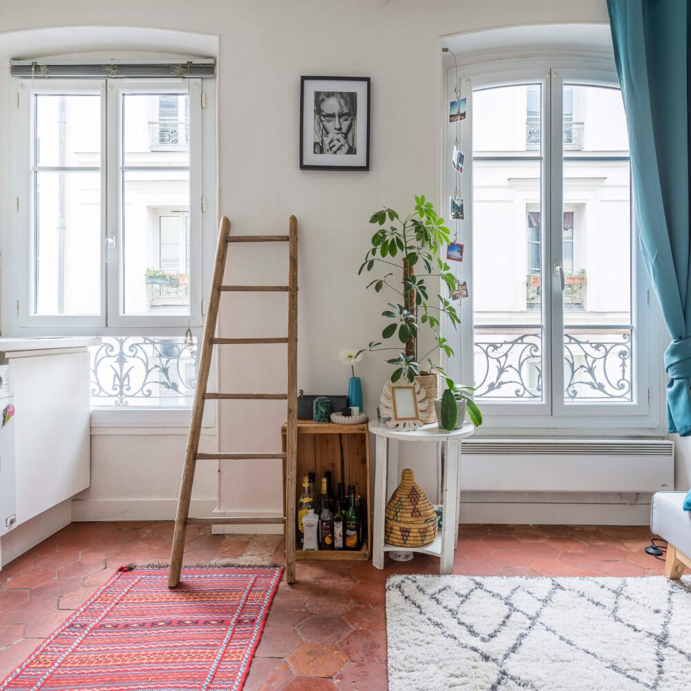 vue large du séjour d'un appartement en vente rue de Vaucouleurs dans le quatier Oberkampf, Jean-Pierre Timbaud à Paris 11. 21juin.immo