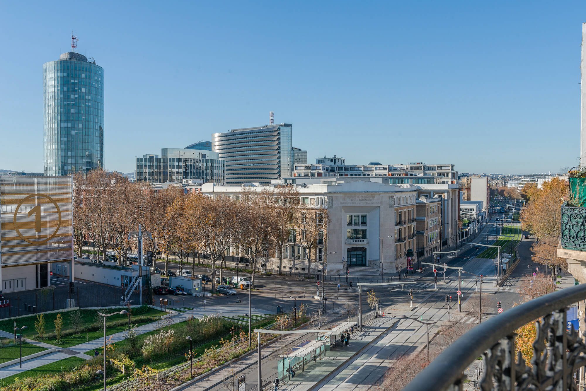 vue générale depuis le balcon exposé sud-ouest d'un appartement en vente à Paris 15 par l'agence Immobilière 21juin